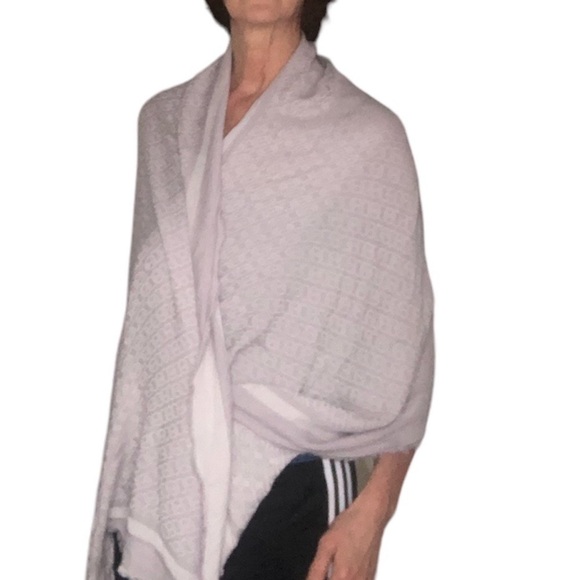 Calvin Klein soft gray shawl Wrap rayon - Picture 4 of 6